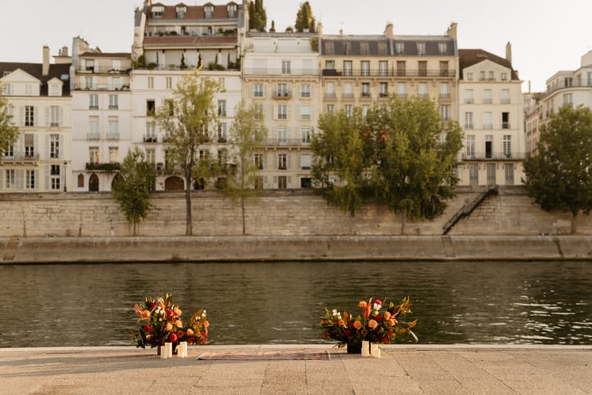 paris elopement wedding flower decoration seine river