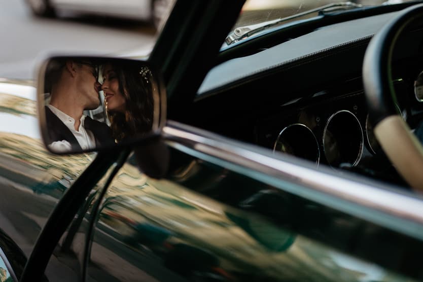 Vintage mini couple kissing