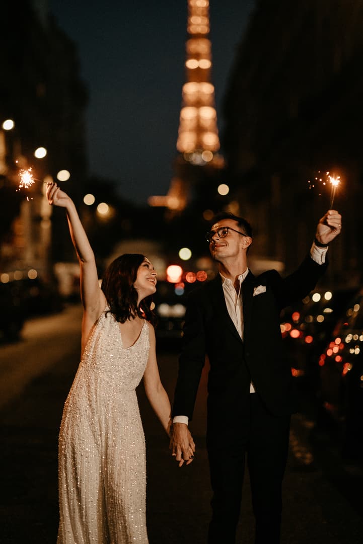 paris wedding photo by night with eiffel tower and sparklers