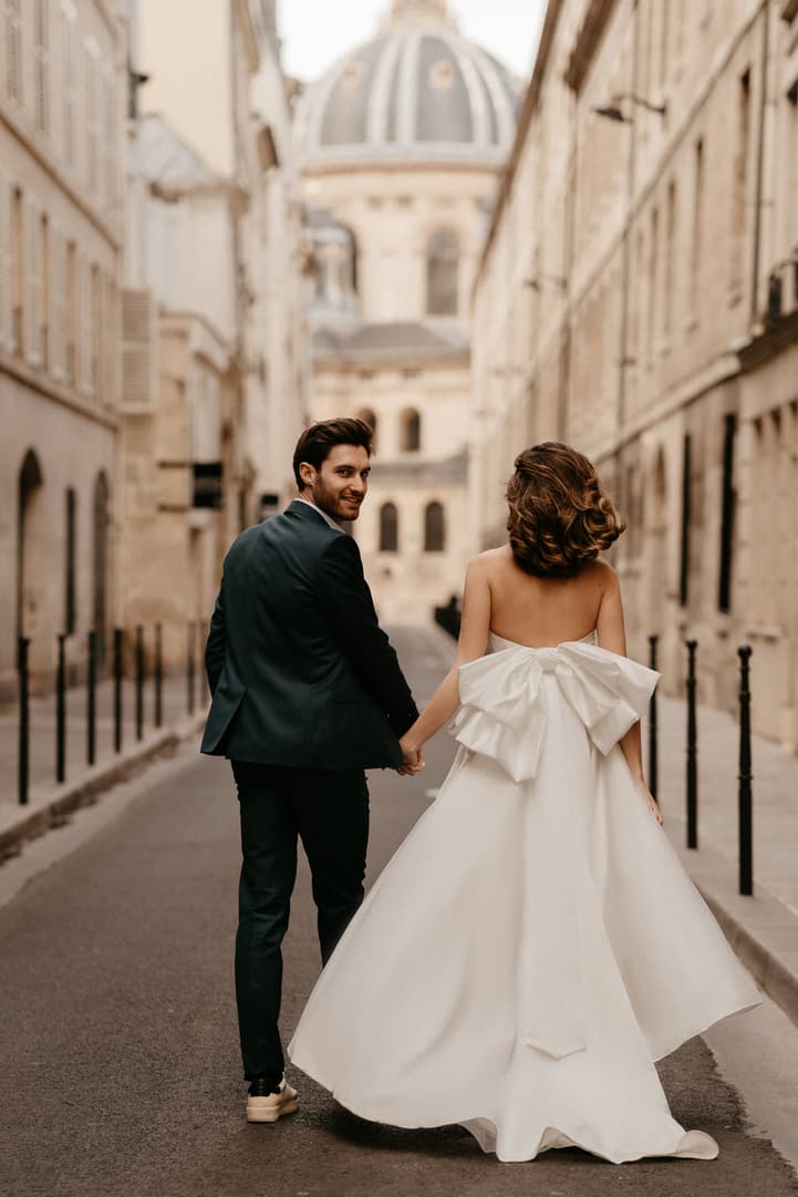 Paris street couple elopemet wedding photoshoot