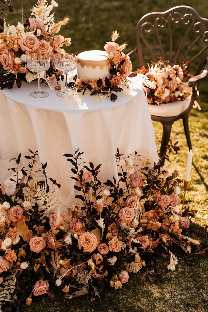 table for 2 decoration elopement wedding idea