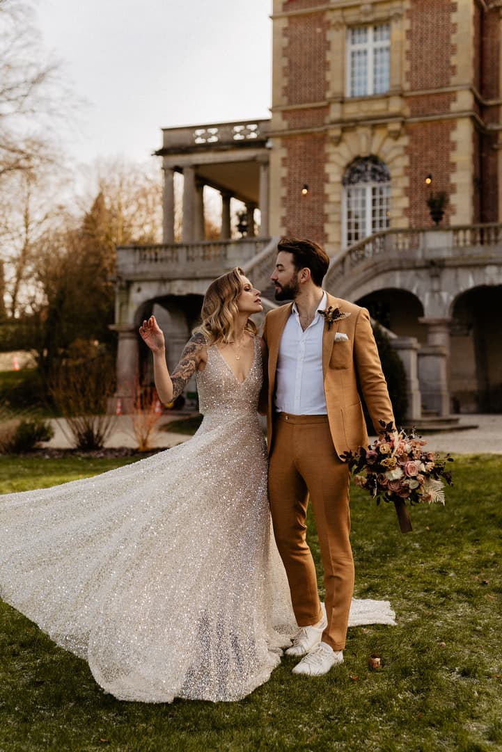 Elopement wedding in castle Bouffemont at golden hour of sunset