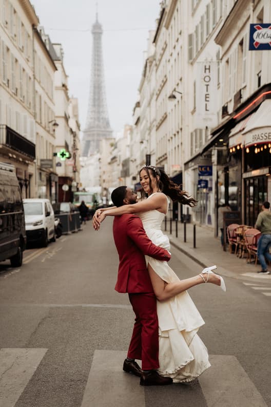 Romantic lift wedding photoshoot with Eiffel Tower View