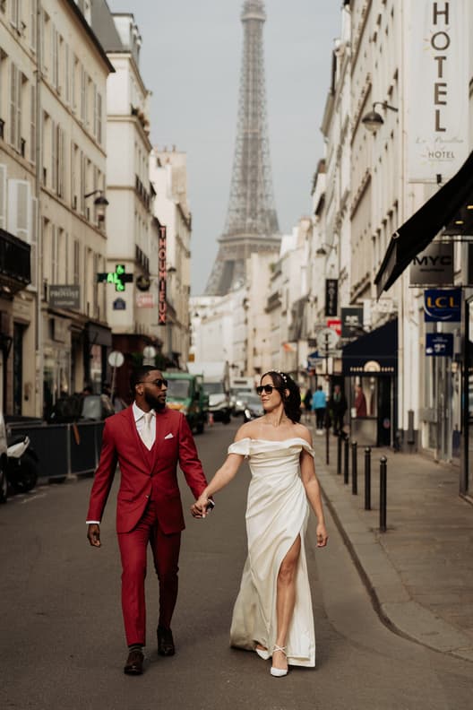 Cool elopement Photoshoot with shades in Paris in hidden spot