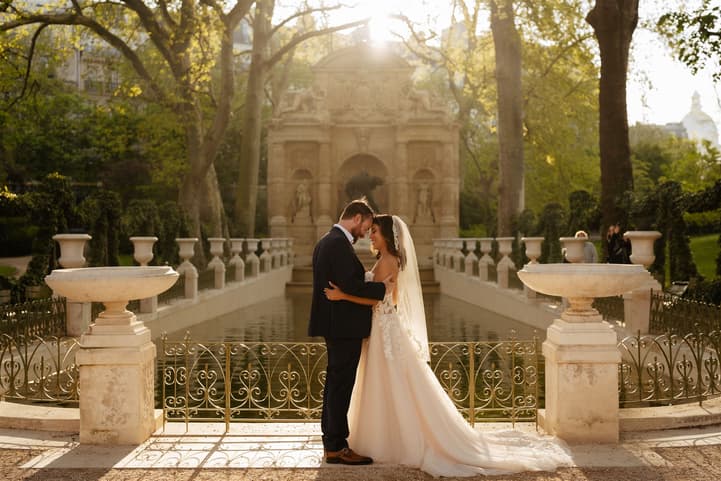 Elopement couple's photos Spring Luxembourg gardens