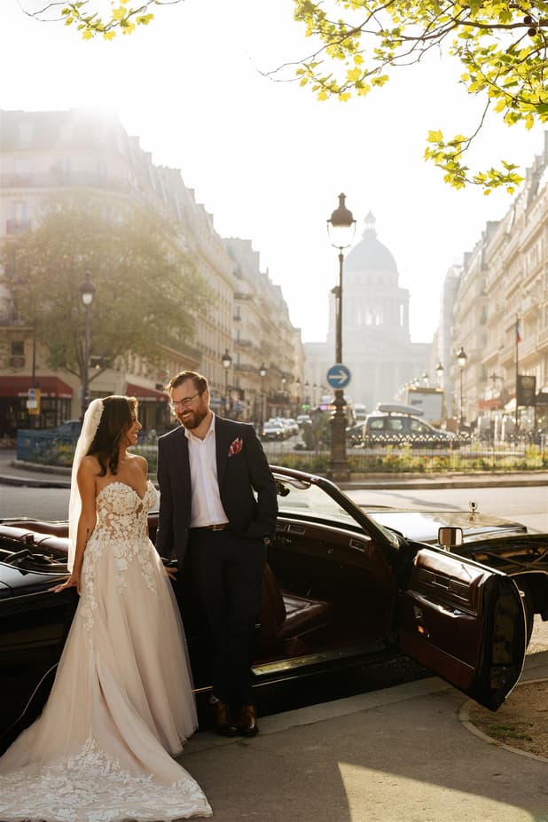 Couples portrait elopement photos in Paris