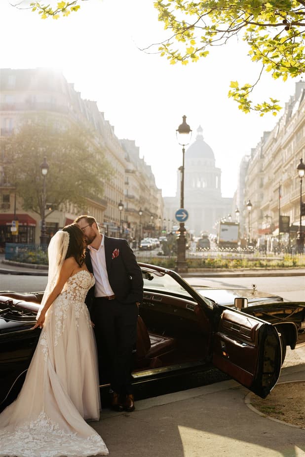 Couples portrait elopement photos in Paris