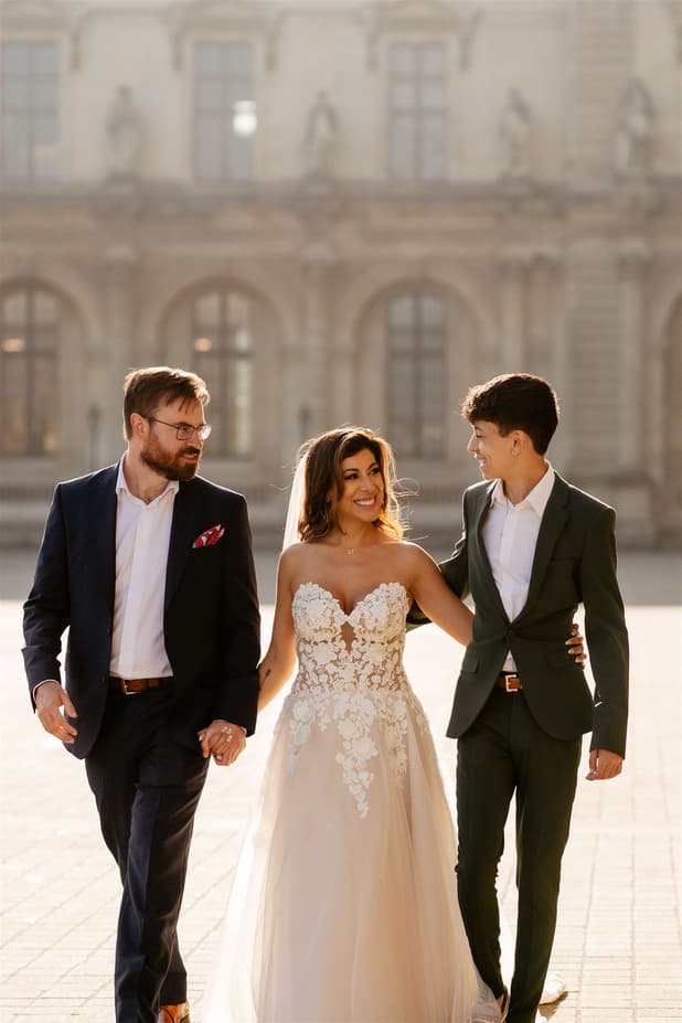 Couples portrait elopement family photos in louvre museum