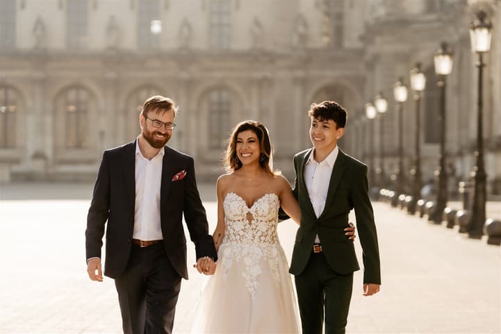Couples portrait elopement family photos in louvre museum