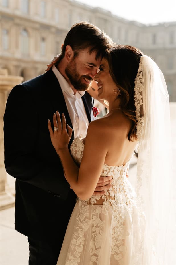 Couples portrait elopement photos in louvre museum