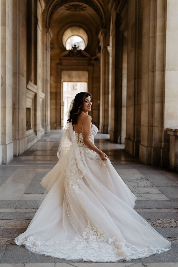 Bride photos wedding dress Louvre Museum