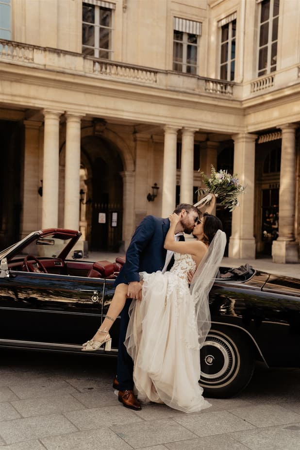 Vintage car fun wedding couple photoshoot Paris