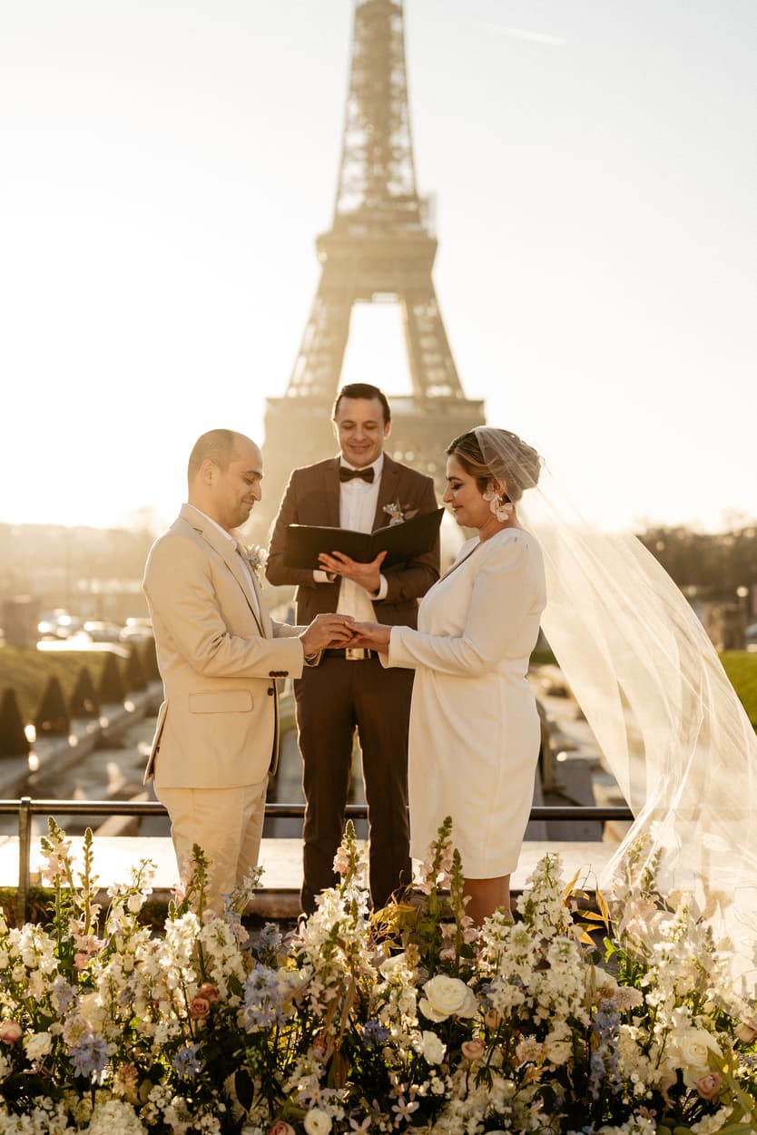 Paris Elopement Packages Elopement Photographer Videographer winter elopement couple ceremony flower decoration Eiffel Tower view 