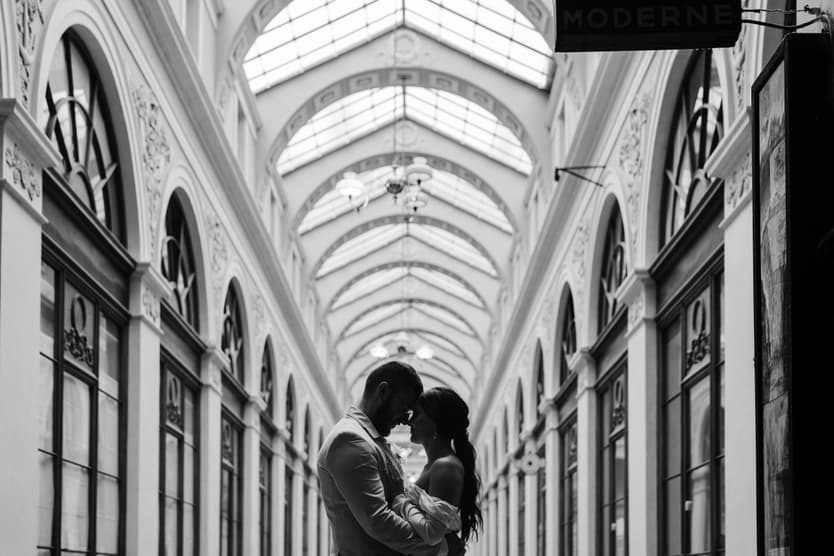 intimate couple paris photoshoot