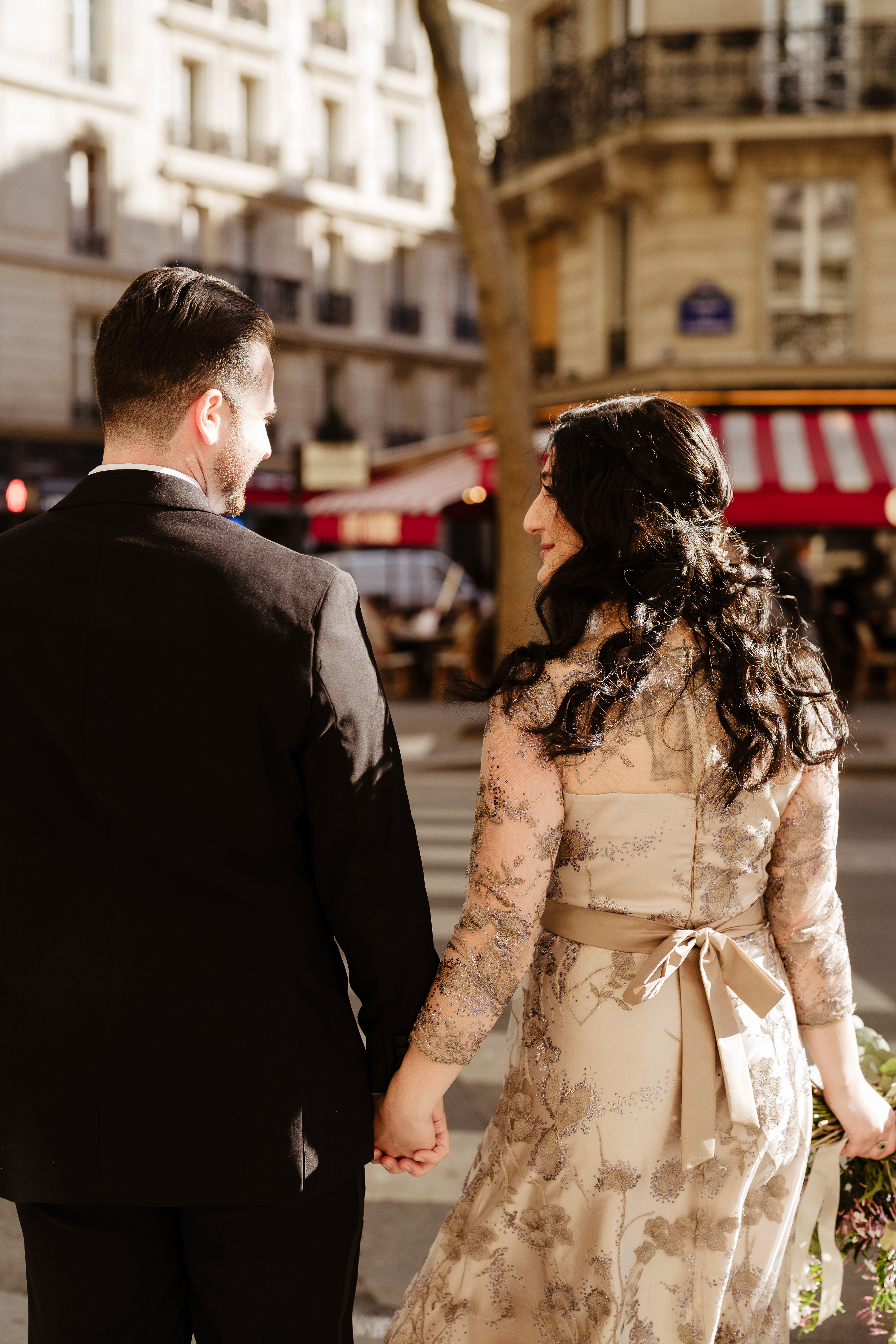 Destination Purple wedding elopement in Paris 