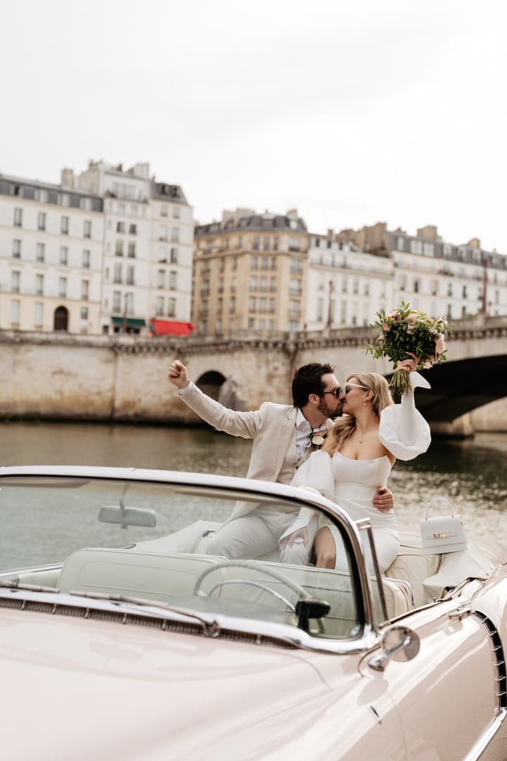 couple kissing on vintage car Paris elopement 