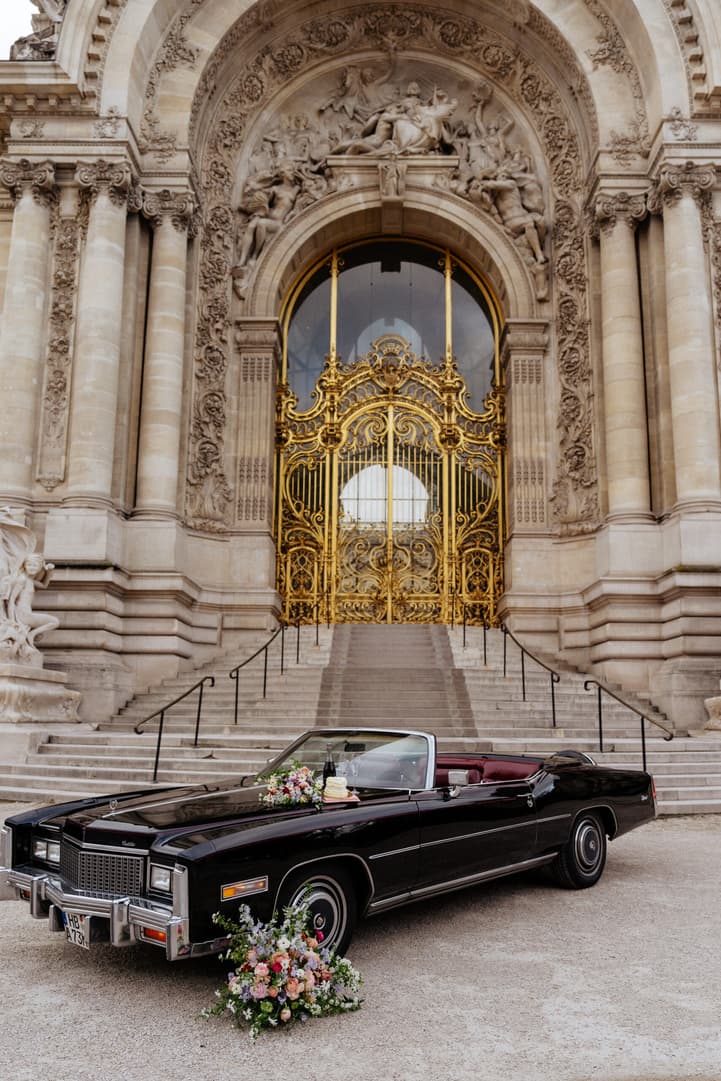 vintage car elopement wedding Paris