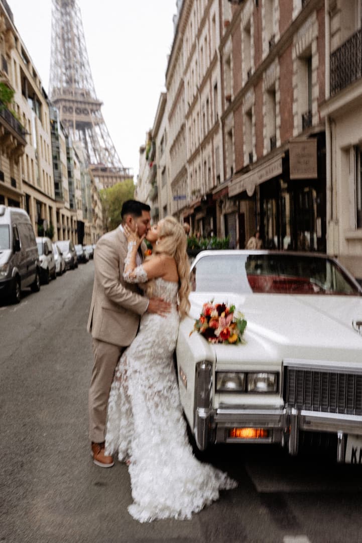Paris elopement planner - bride and groom with eiffeil tower vintage car