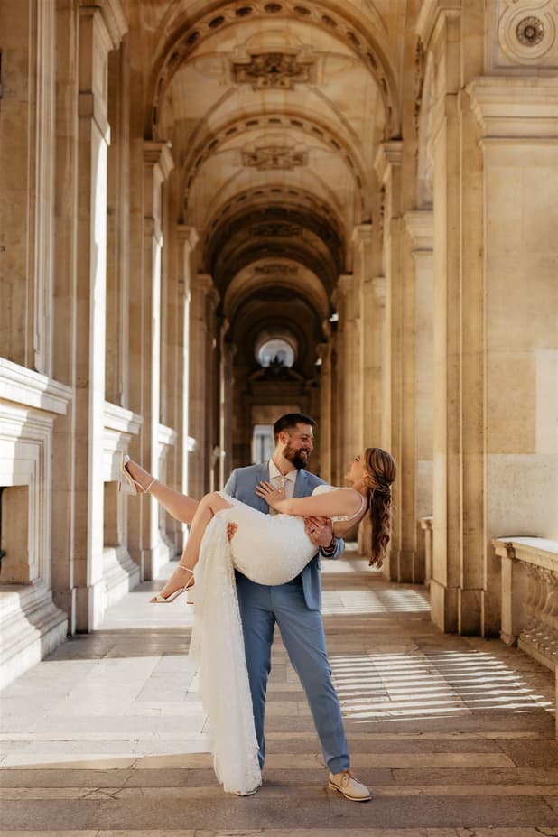 Paris elopement planner - bride and groom at the louvre hallway eloped
