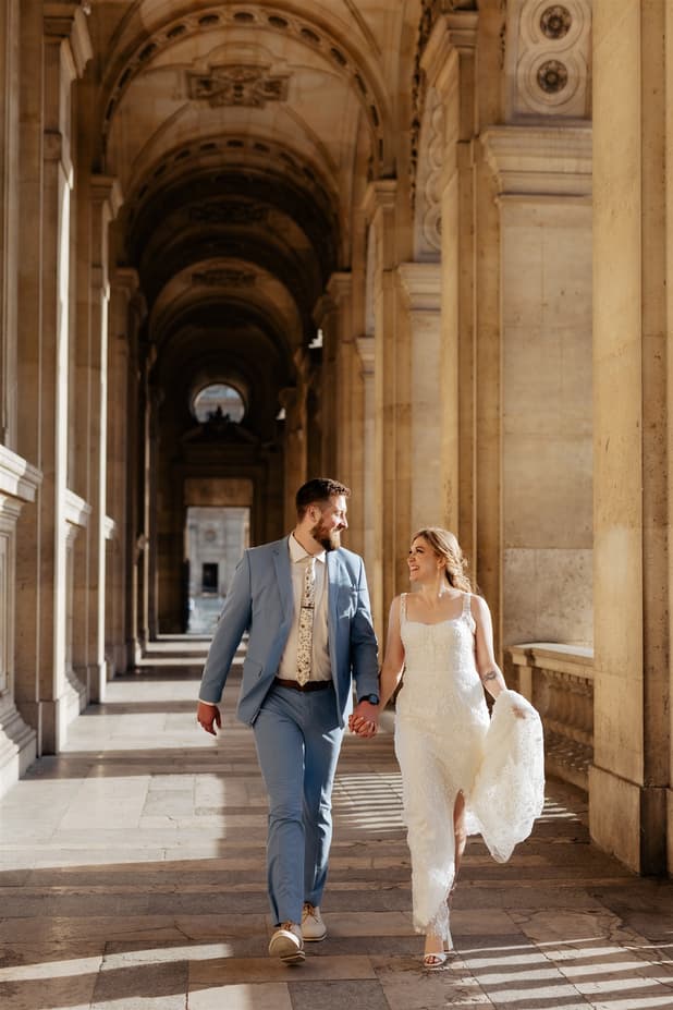 couple having fun at the Louvre corridors