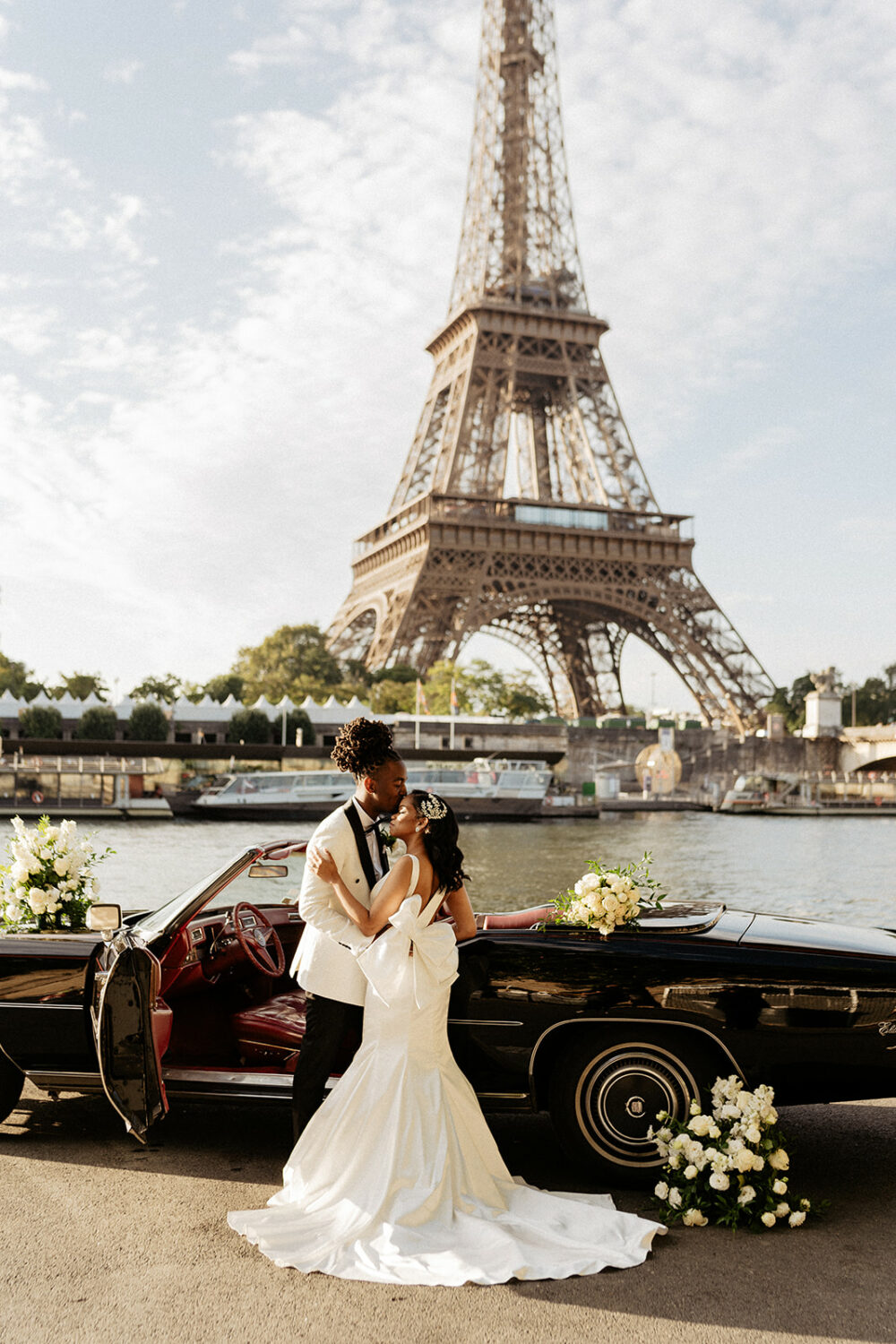couple in front of vintage car for their wedding elopement in Paris with Eiffel tower