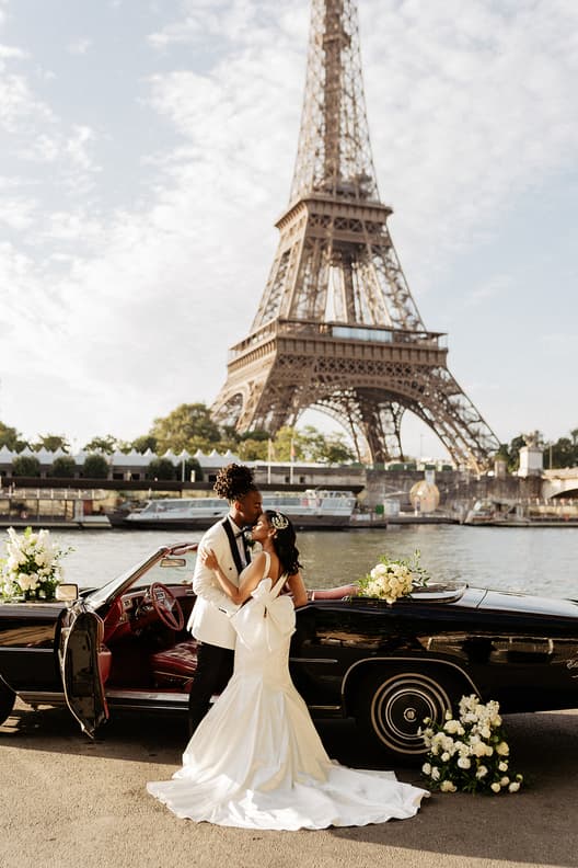 couple in front of vintage car for their wedding elopement in Paris with Eiffel tower
