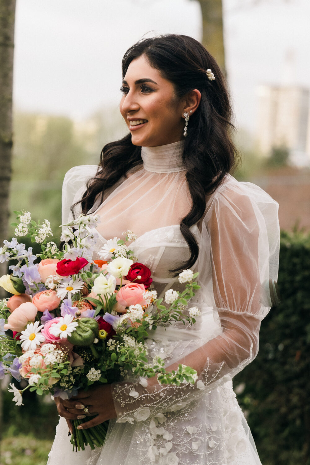 bride holding spring bouquet elopement paris