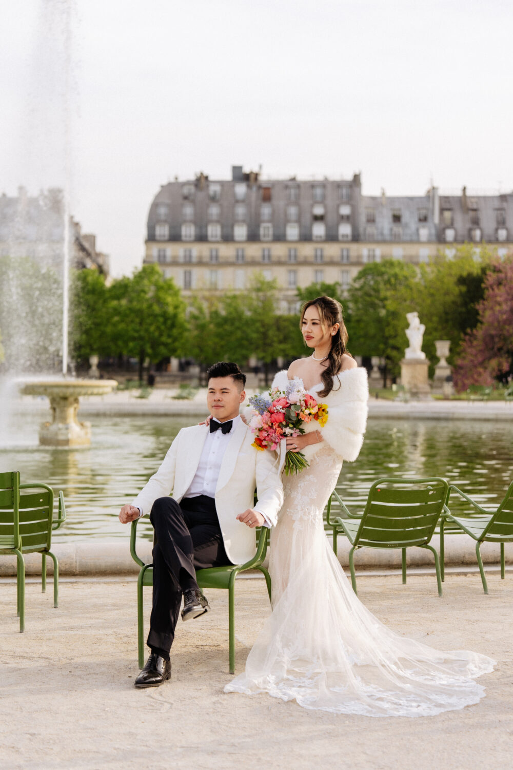 modern bride and groom paris elopement tuileries garden
