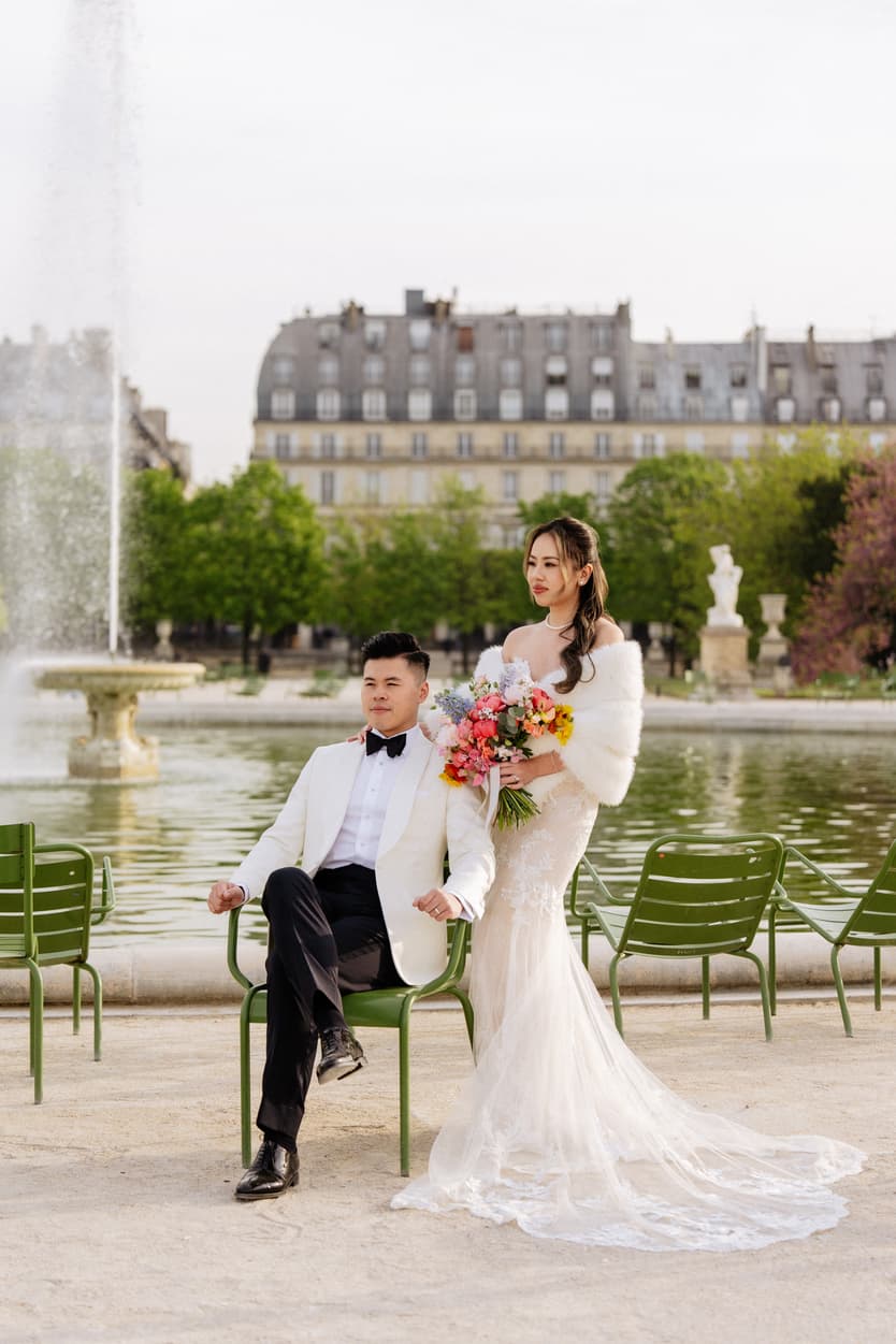 modern bride and groom paris elopement tuileries garden