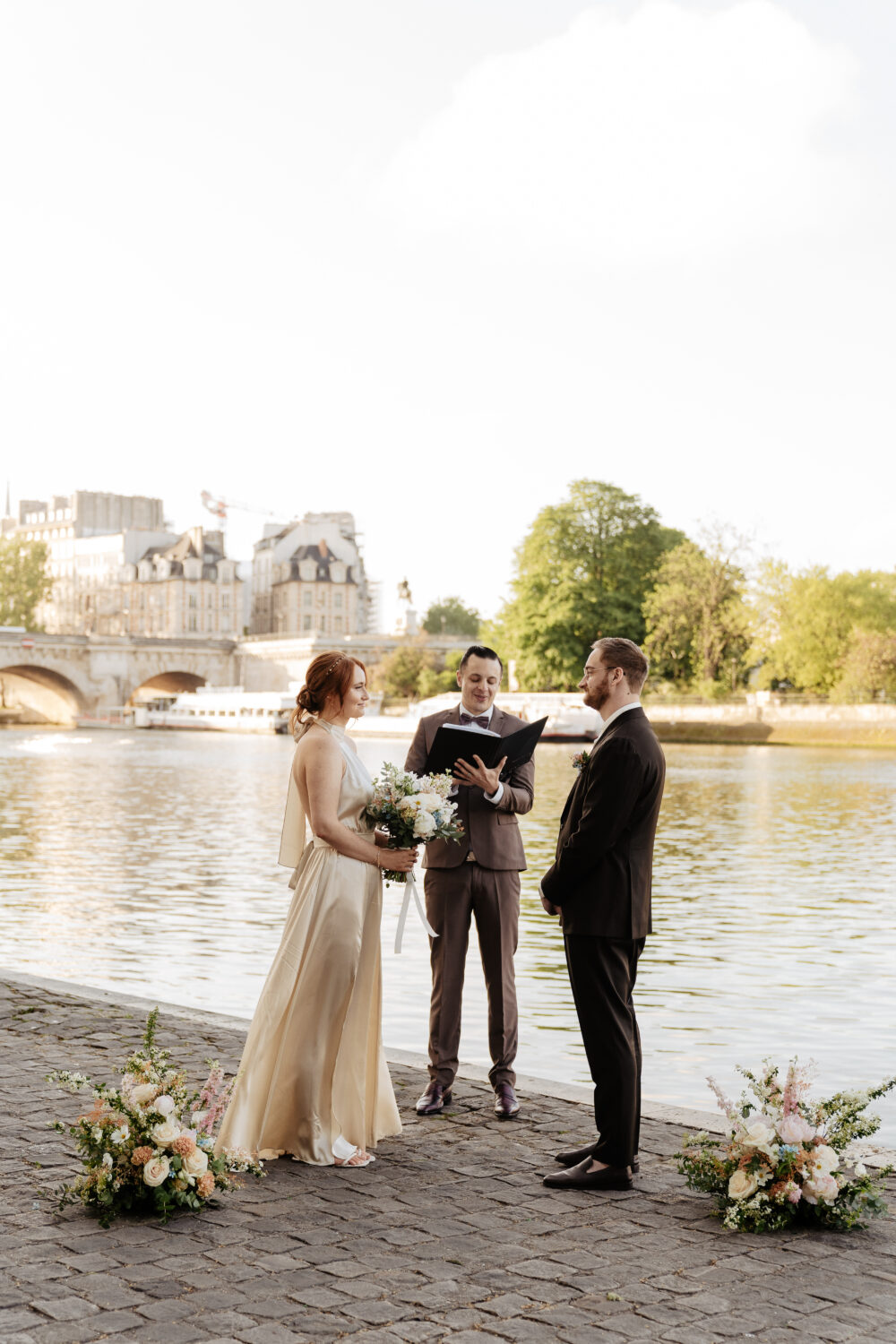 spring paris elopement with officiant pont neuf