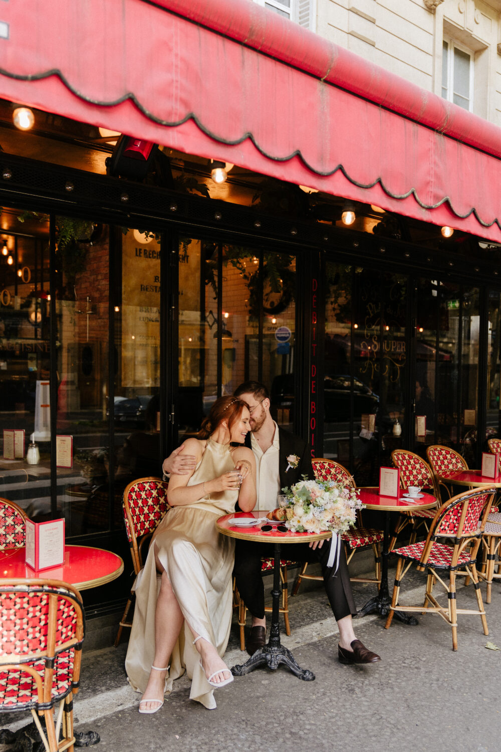 paris elopement in a café