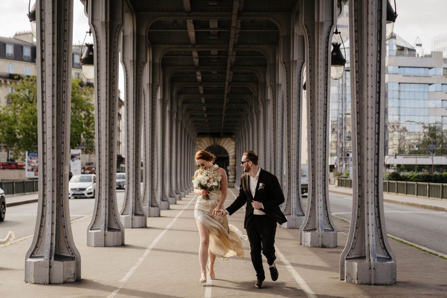 spring paris elopement bir hakeim bridge couple running