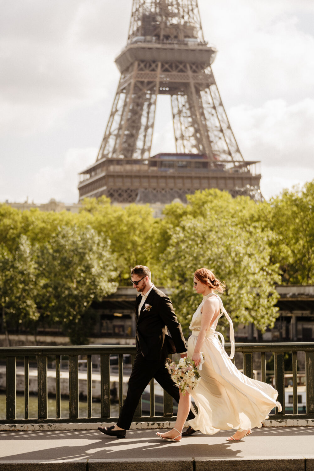 spring paris elopement bir hakeim bridge couple walking eiffel tower view