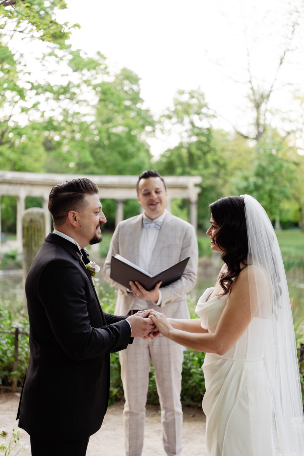 Paris elopement in Monceau Park