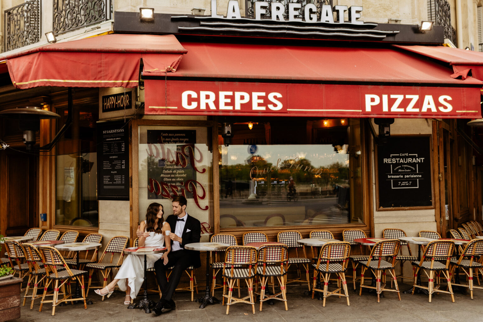 Romantic autumn elopement paris tuileries garden