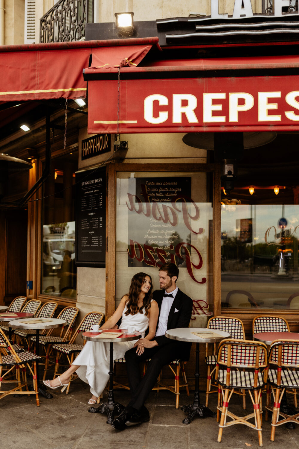 Autumn elopement paris café