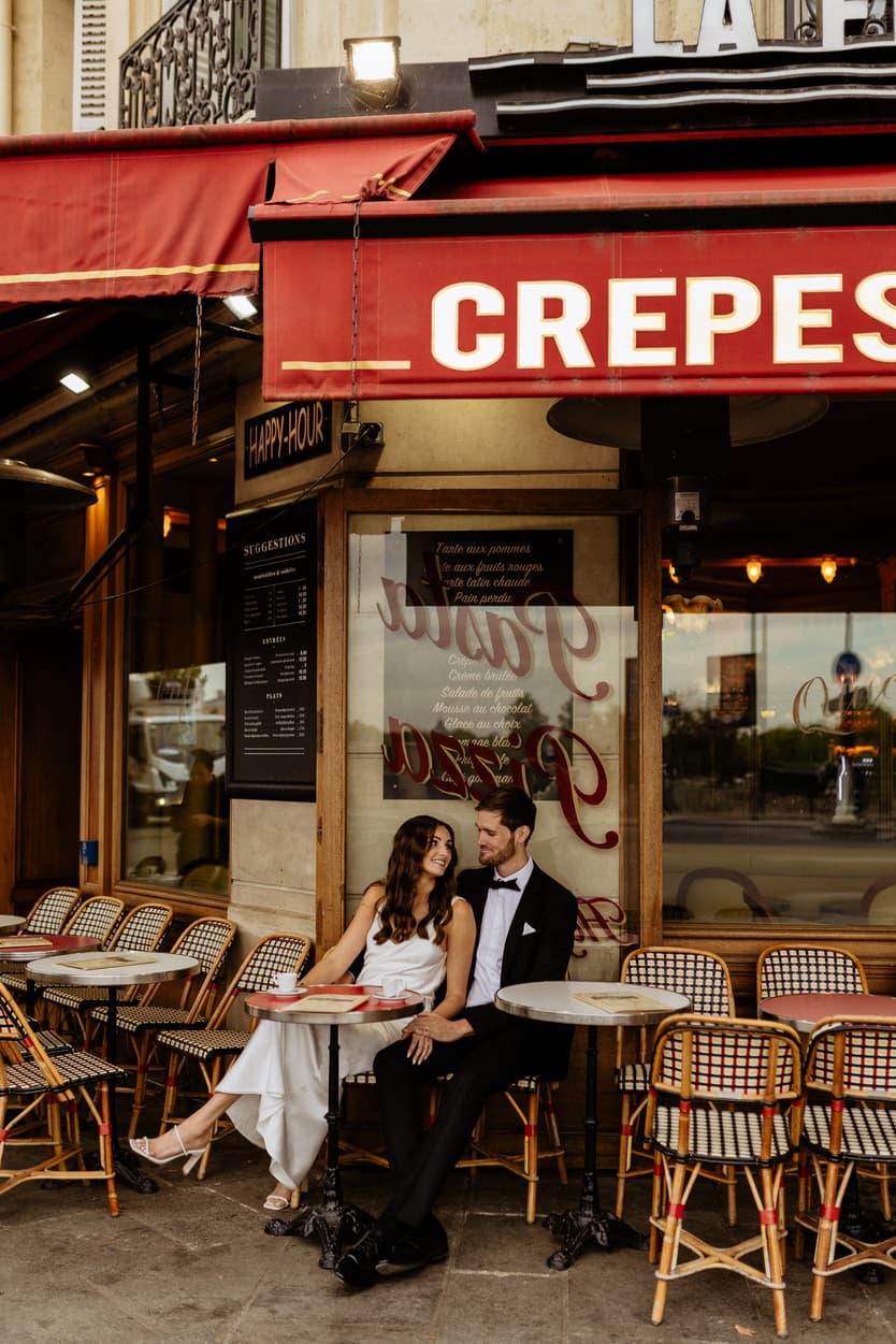 Autumn elopement paris café