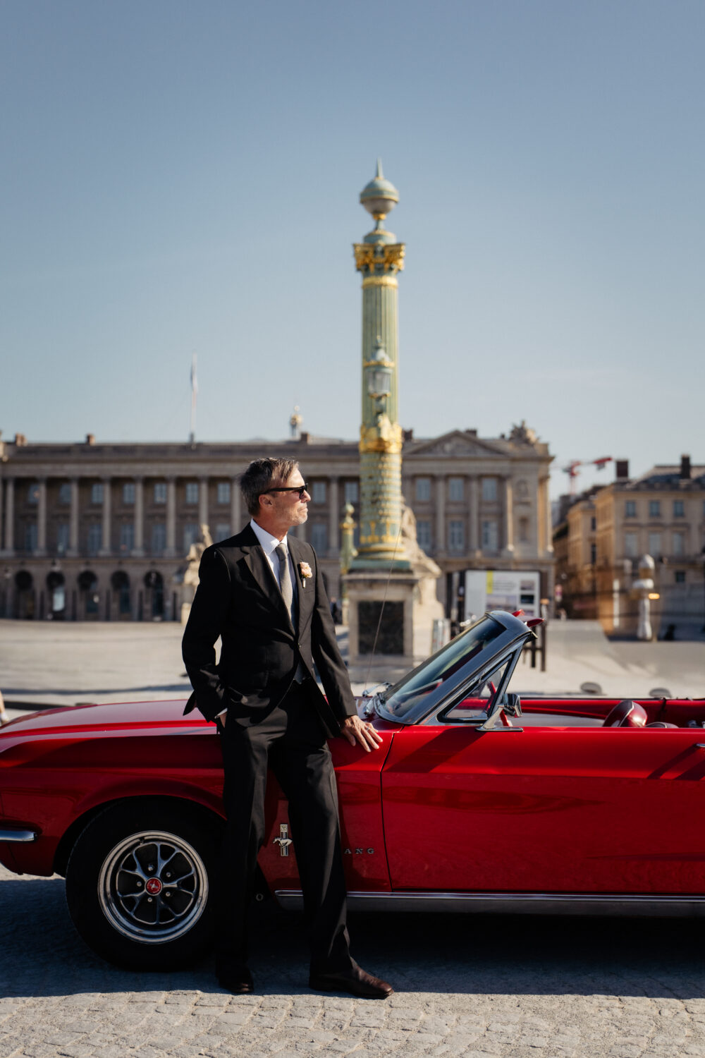 old money style elopement paris red vintage car groom place de la concorde