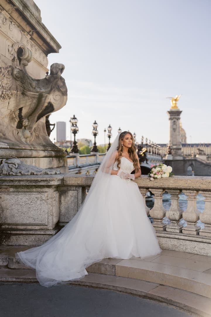 Aphrodite on Pont Alexandre III with her veil and bouquet