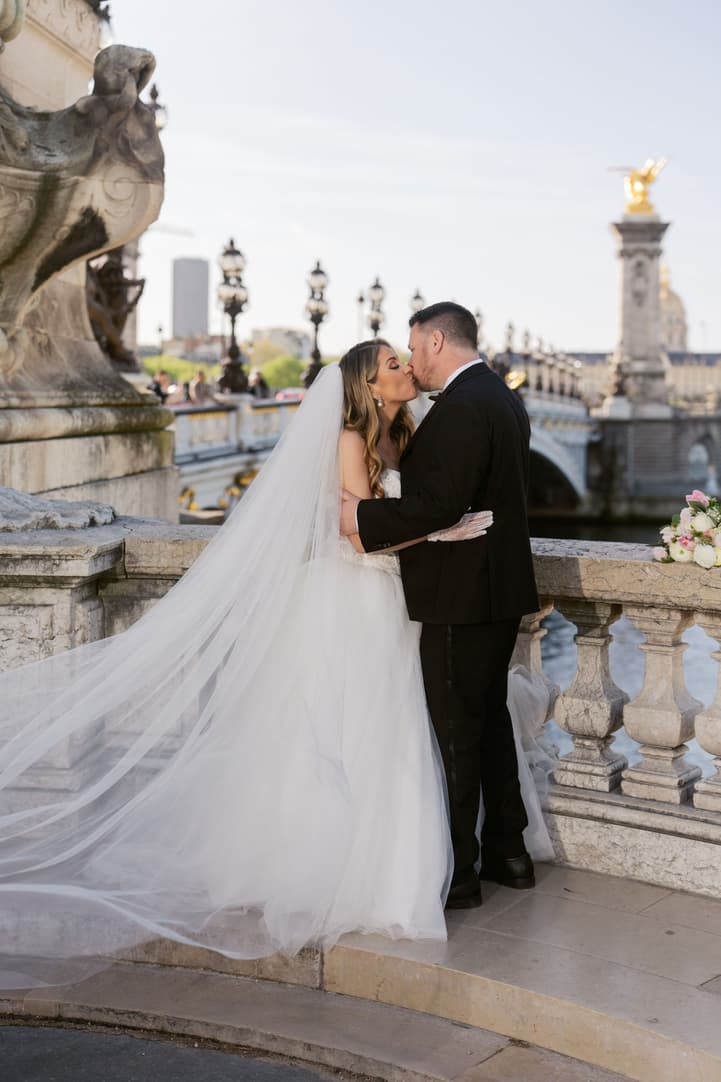 Aphrodite and Michael kissing on Pont Alexandre III