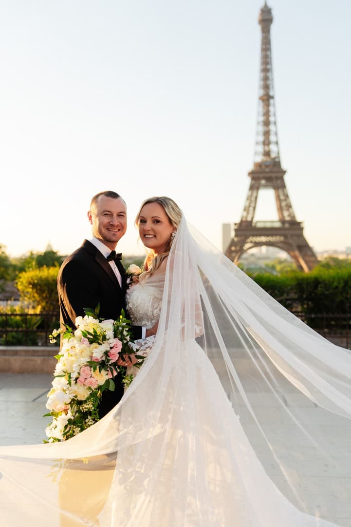 Victoria and Tyler smile together with her cascading bouquet and veil, the Eiffel Tower beyond the Trocadéro