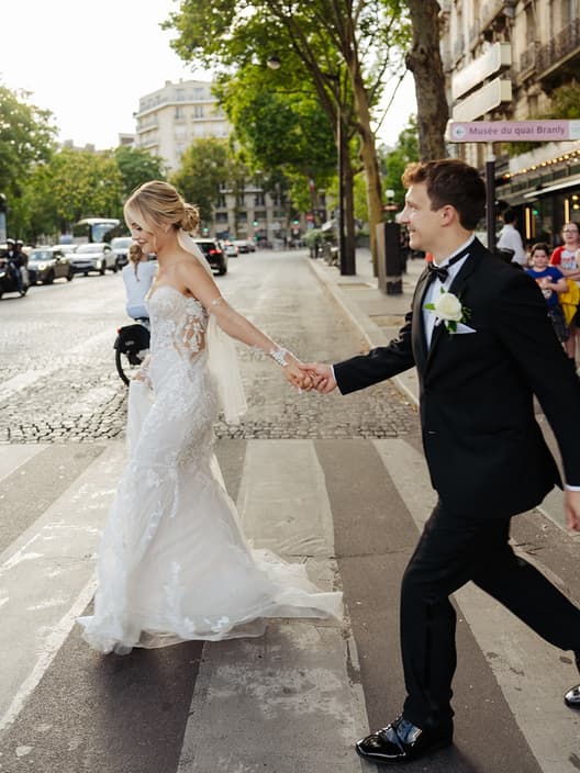 The ceremony is done, the rings are on, and Paris is yours. There’s something about stepping out onto those streets afterwards - no agenda, just the two of you and the whole city glowing around you. This is the part we live for. ✨