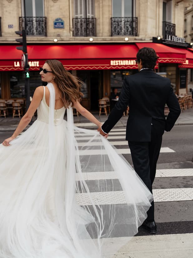 Paris is always a good idea ☕️♥️ With our stylish couple @ashtonhawk @carlosdcampos ✨